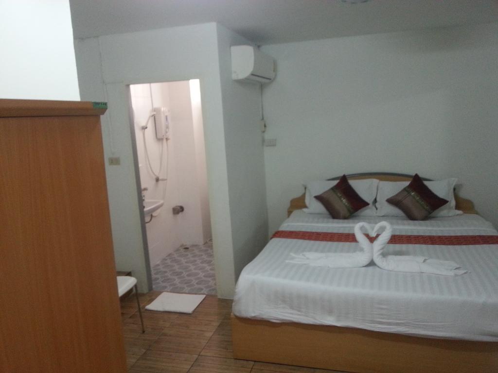 Chaam Guesthouse Cha-Am Bagian luar foto