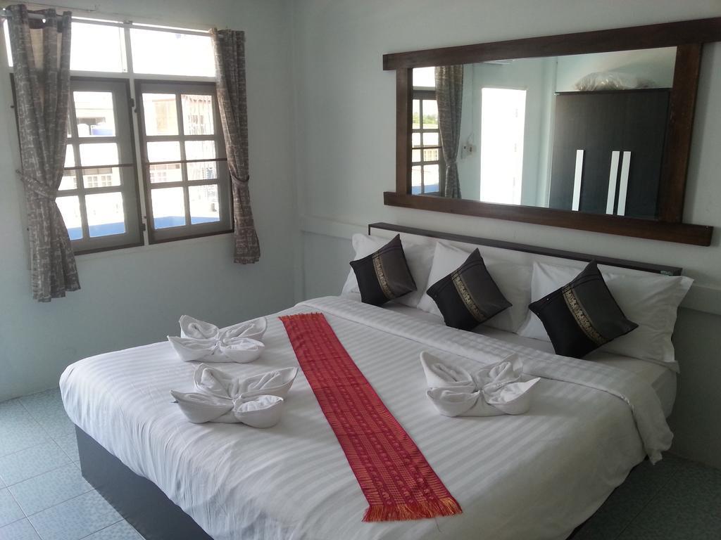 Chaam Guesthouse Cha-Am Bagian luar foto