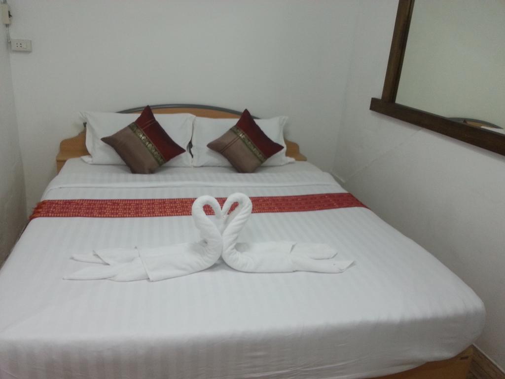 Chaam Guesthouse Cha-Am Bagian luar foto