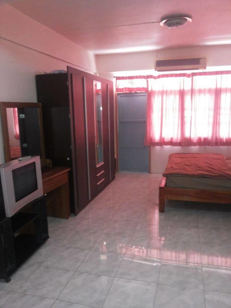 Chaam Guesthouse Cha-Am Bagian luar foto