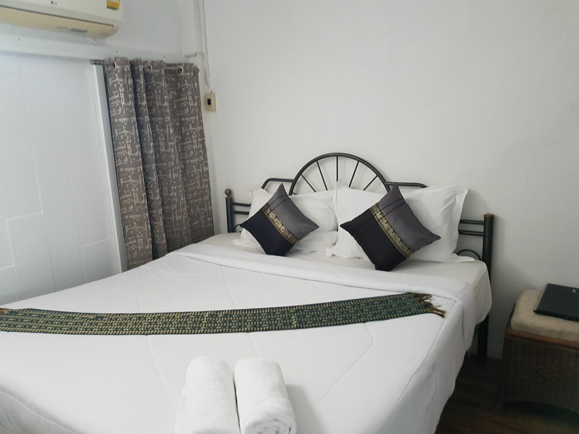Chaam Guesthouse Cha-Am Bagian luar foto